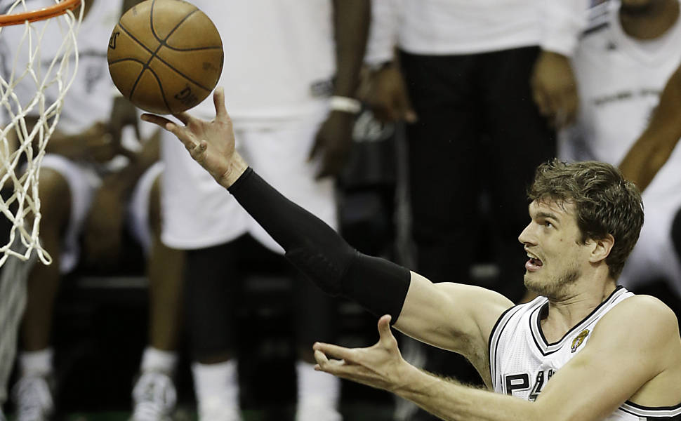 Primeiro brasileiro campeão da NBA, Tiago Splitter se aposenta - 19/02/2018  - Esporte - Folha