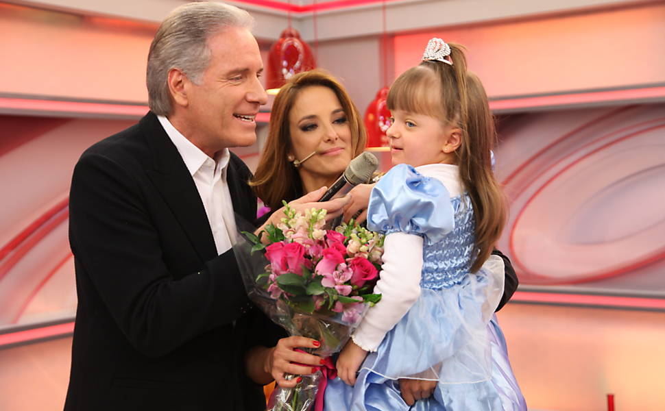 Ticiane Pinheiro faz aniversário e recebe visita surpresa da filha Rafaella e de Roberto Justus