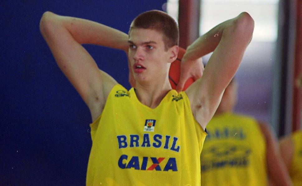 Primeiro brasileiro campeão da NBA, Tiago Splitter se aposenta - 19/02/2018  - Esporte - Folha