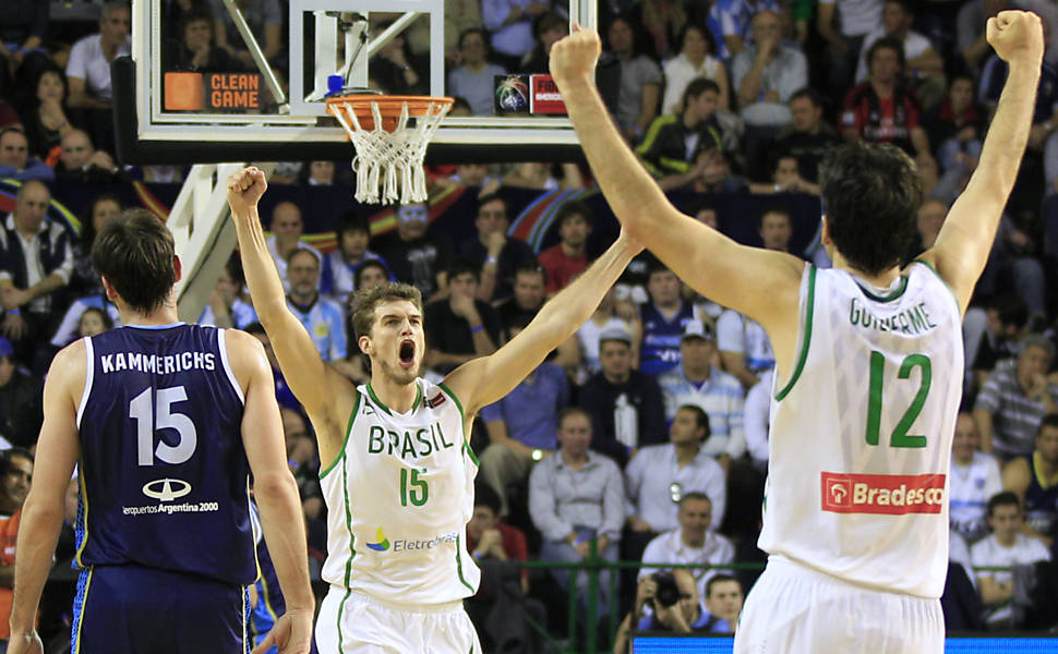 Primeiro brasileiro campeão da NBA, Tiago Splitter se aposenta - 19/02/2018  - Esporte - Folha