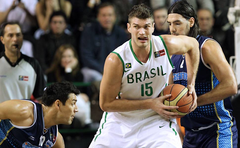 Primeiro brasileiro campeão da NBA, Tiago Splitter se aposenta - 19/02/2018  - Esporte - Folha