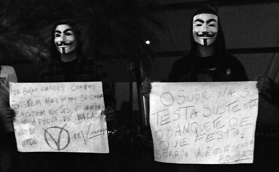 Cartazes e mais V na avenida JK, na segunda (17)