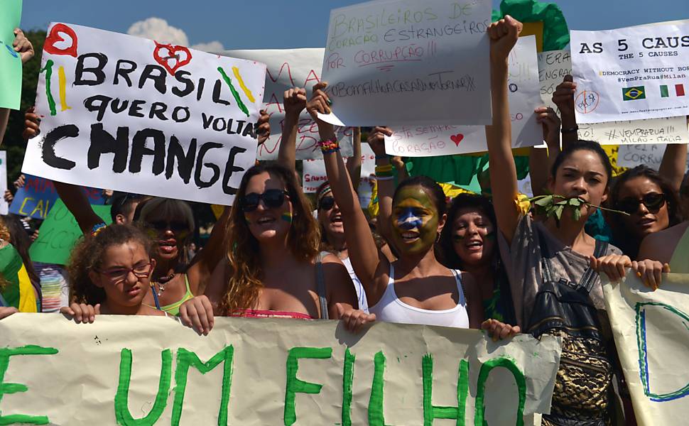 Brasileiros protestam em Milão