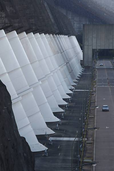 Turbinas de geração de energia  na usina de Itaipu, em foz do Iguaçu (PR)