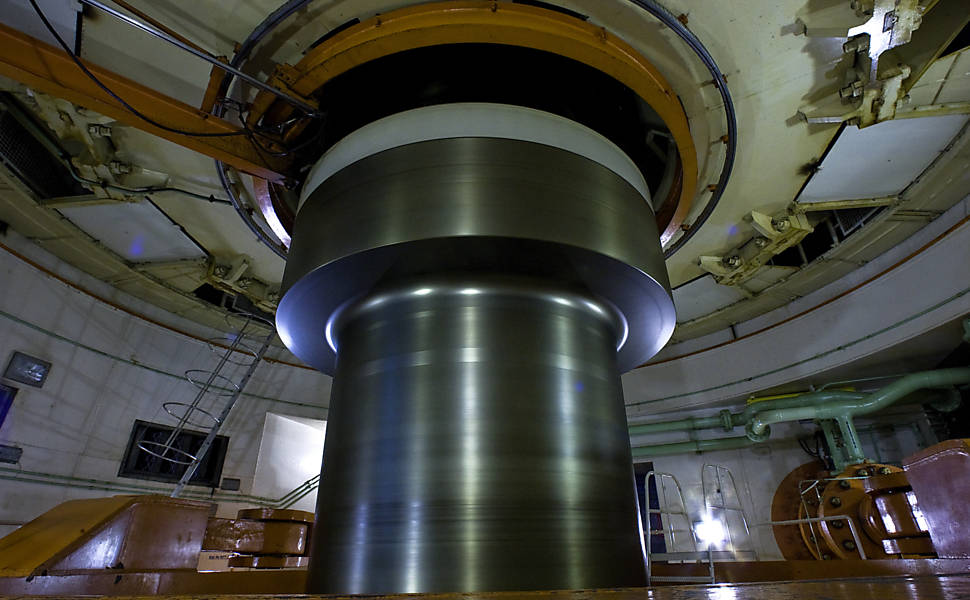 Interior de uma turbina em funcionamento da usina de Itaipu no lado paraguaio, em Ciudad del Leste