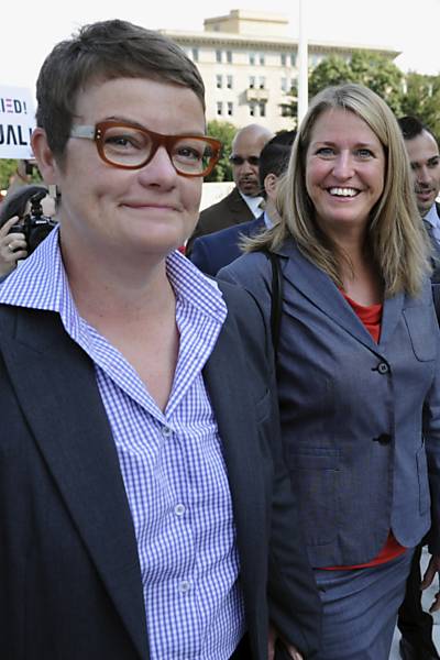 As ativistas Kris Perry e Sandy Stair esperam a decisão sobre a proposição que proíbe a união gay na Califórnia