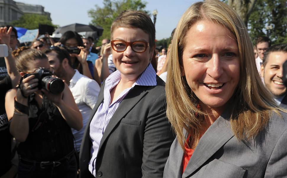 Elas são responsáveis pela campanha contra a medida, que barrou a legalização do casamento homossexual