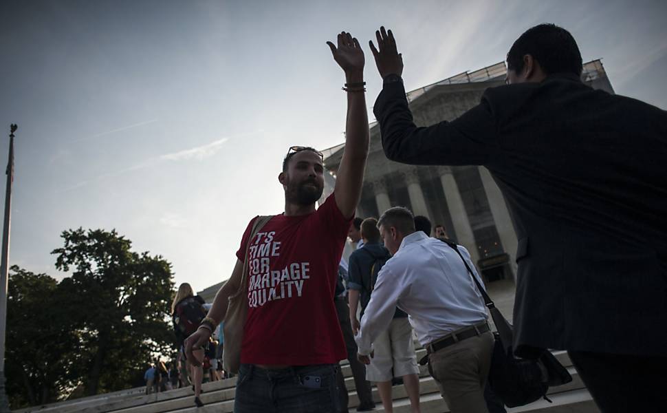 O tribunal também derrubou o resultado do plebiscito que revogou os casamentos gays na Califórnia