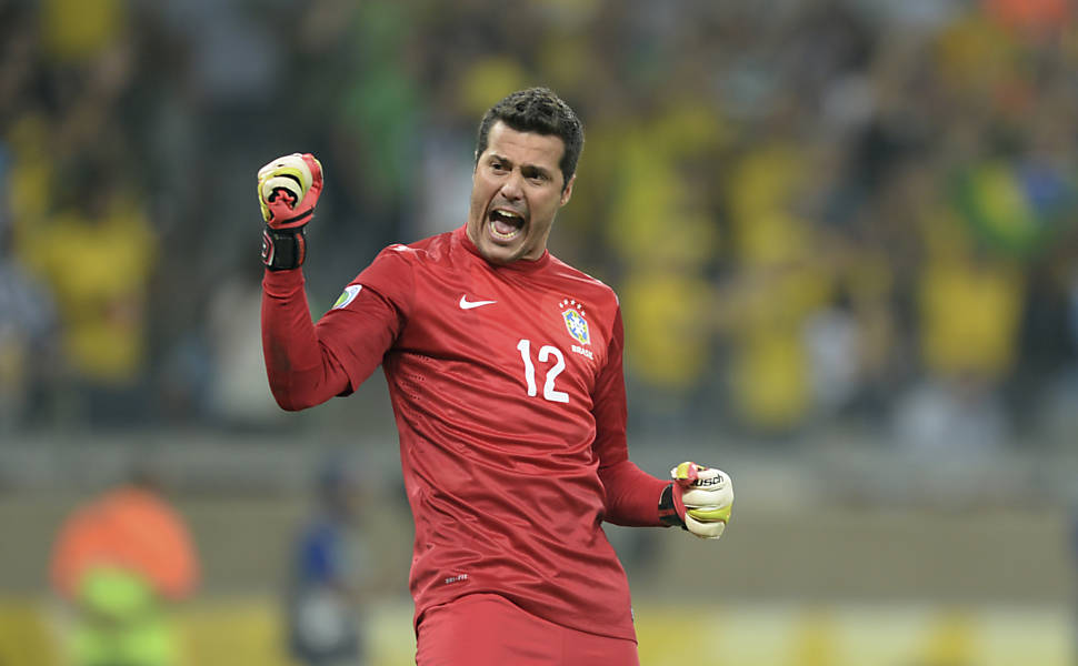Apesar de ser rebaixado com o Queens Park Rangers na Inglaterra, o goleiro Júlio Cesar (1, 86 m), 33, jogou todos os minutos da Copa das Confederações e foi fundamental na semifinal diante do Uruguai: defendeu um pênalti de Forlán, quando a partida ainda estava 0 a 0. Homem de confiança de Felipão, chegou a alfinetar o ex-técnico Mano Menezes durante a competição. Como titular, conquistou seu terceiro troféu com a seleção. Antes, havia faturado a Copa América-2004 e a Copa das Confederações-2009.