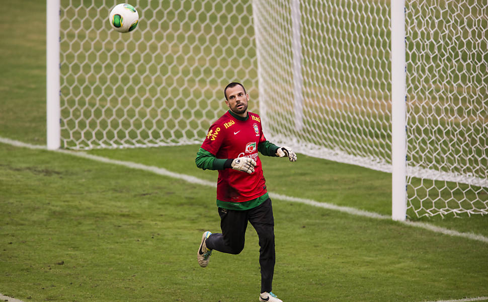 Assim como Jefferson, o goleiro Diego Cavalieri (1,89 m), 30, do Fluminense, não entrou em campo no torneio. Soma cinco convocações, dois jogos e quatro gols sofridos com a camisa do Brasil.