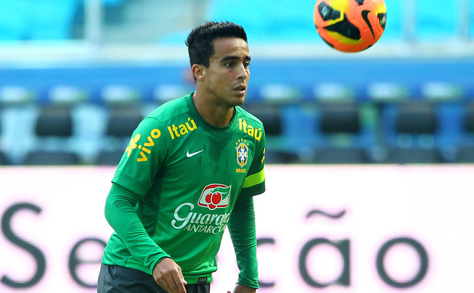 O meia Jadson, 29, do São Paulo, tem 13 convocações, oito jogos e um gol pelo Brasil. Ele participou apenas da final contra a Espanha e ficou 21 minutos no gramado.