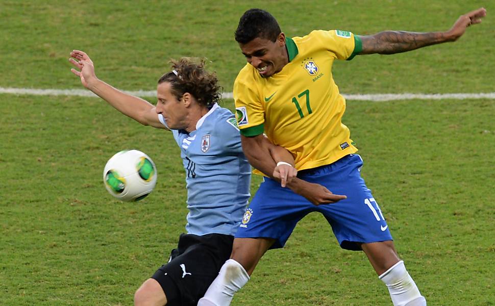 Volante de contenção e cão de guarda da defesa brasileira, o volante Luiz Gustavo, 25, é reserva do campeão europeu Bayern de Munique, mas é o titular com maior índice de passes certos na seleção.