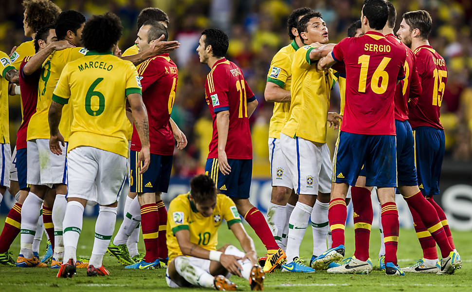 Espanha x Holanda - 13/06/2014 - Esporte - Fotografia - Folha de S.Paulo