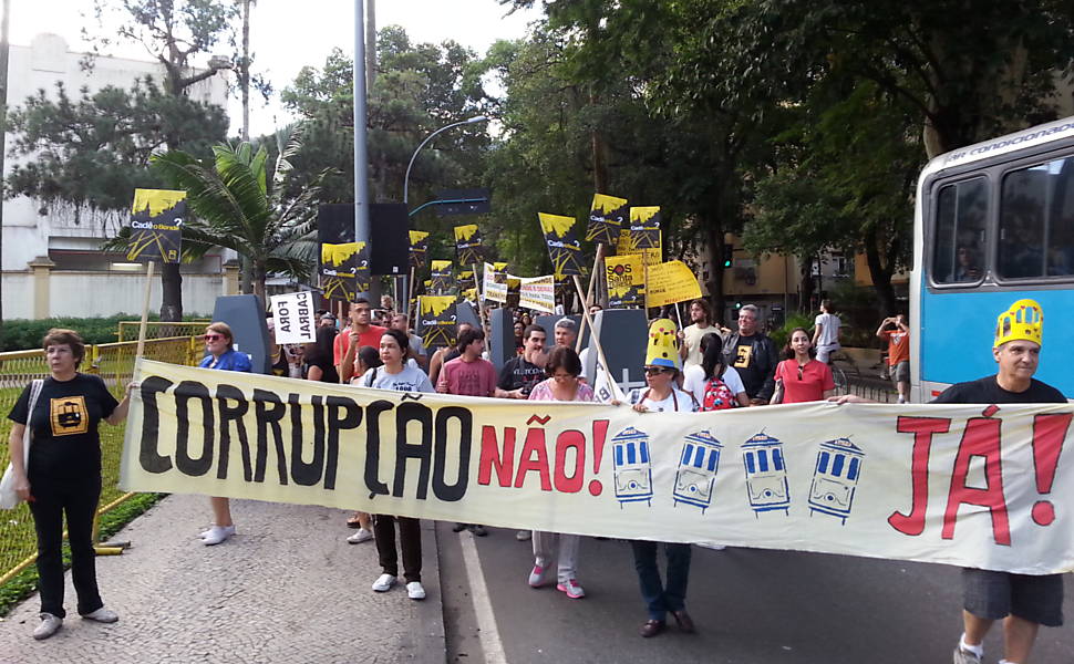 Moradores de Santa Teresa protestam no Rio