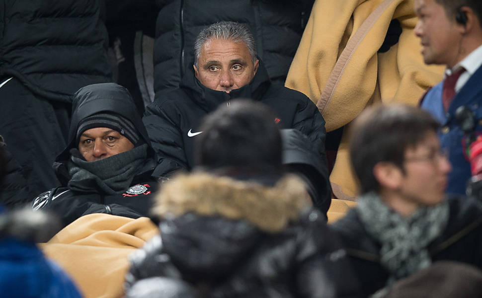 Tite assiste a um jogo do Mundial de Clubes do Japão, em dezembro de 2012