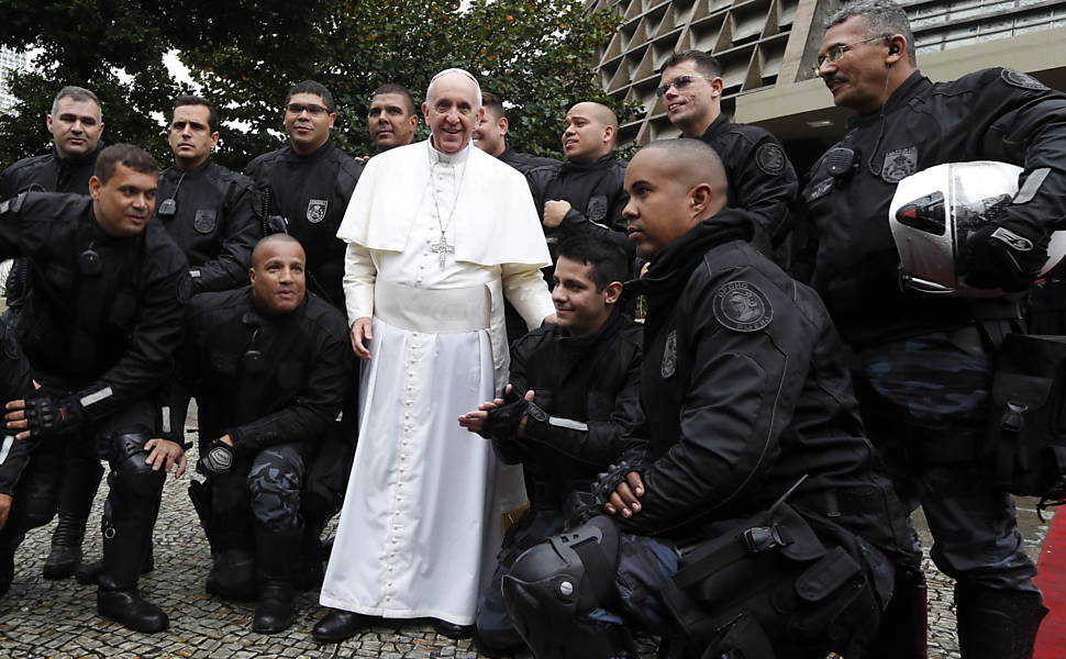 Papa Francisco recebe argentinos no Rio