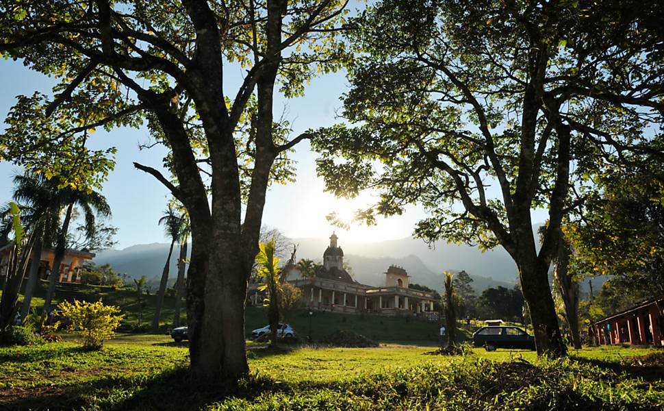 Um pedacinho da Serra da Mantiqueira e do Templo Hare Krishna na Fazenda  Nova Gokula. Essa foto foi de uma das inúmeras vezes que visitei este belo  lugar. – Bilde av Fazenda