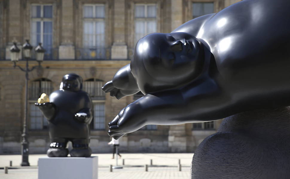 Esculturas na praça de Paris
