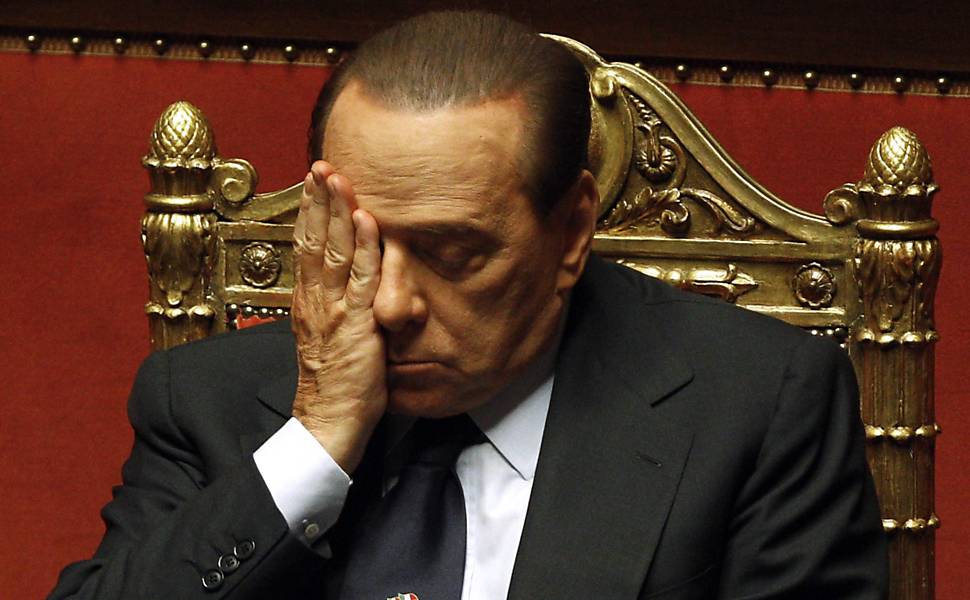 Berlusconi em sessão do Senado em 2010