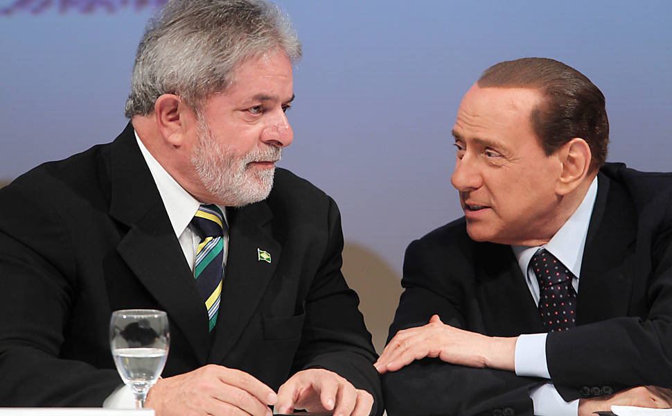 O então presidente Luiz Inácio Lula da Silva e o primeiro-ministro da Itália, Silvio Berlusconi, no encerramento do seminário "Brasil-Itália: Novas Parcerias Estratégicas" realizado em 2010