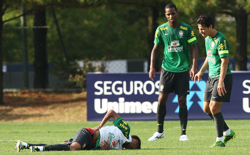 Seleo Brasileira Na Coreia Do Sul 09102013 Esporte Fotografia