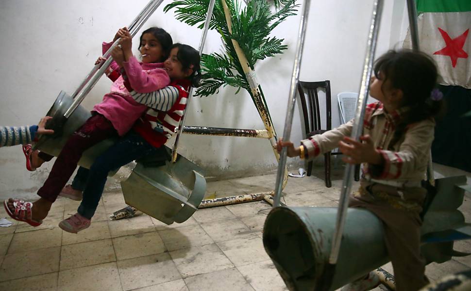 Sírio transforma armamentos em brinquedos
