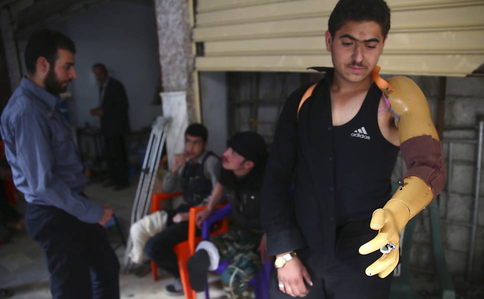Restos de armas viram próteses na Síria