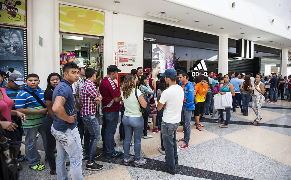 Venezuelanos aproveitam redução de preços 