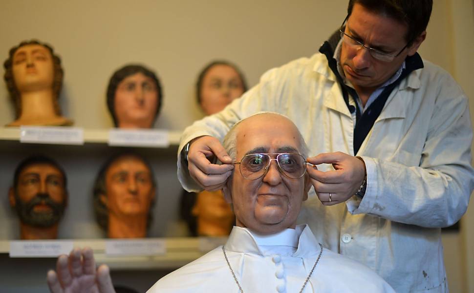 Papa ganha escultura de cera