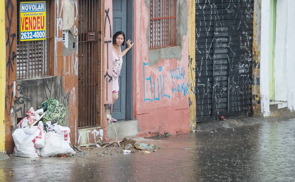 Chuva causa alagamentos em SP