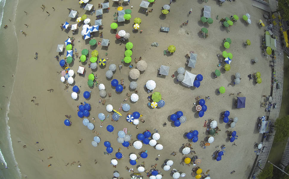 Drone registra imagens do último dia de praia