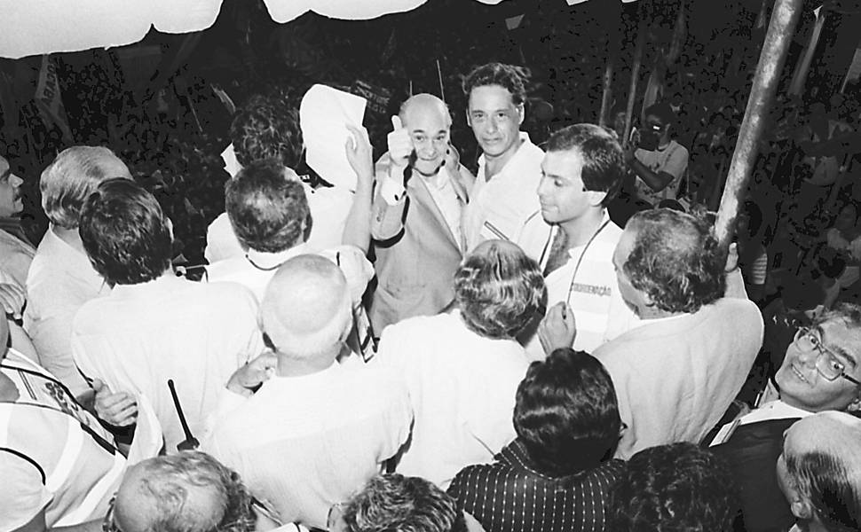 Fernando Henrique Cardoso e Tancredo Neves durante comício das Diretas-Já