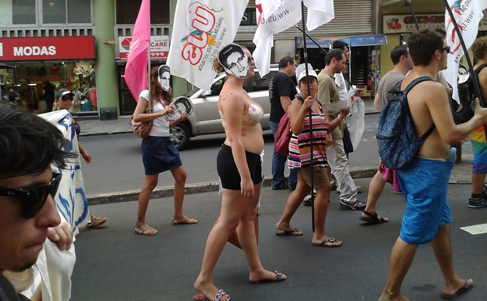 Marcha de centrais sindicais abre Fórum Social no RS