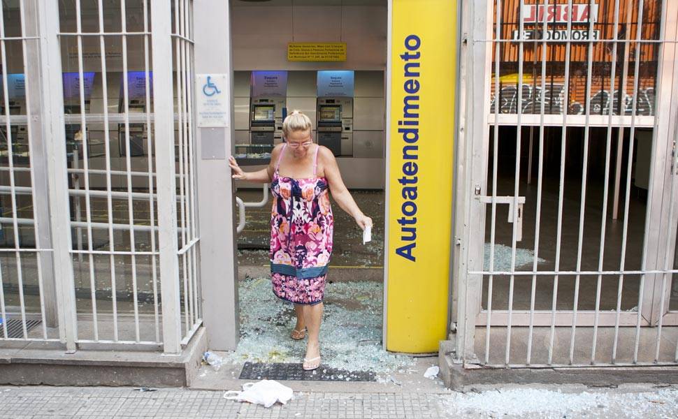 World Cup Protest in SP Ends in Vandalism