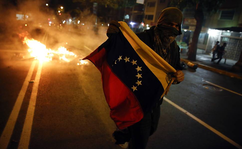Confronto durante protesto em Caracas