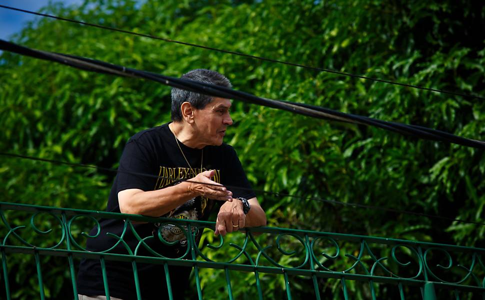 Roberto Jefferson, delator do mensalão, aguarda em sua casa em Levy Gasparian o mandado para início do cumprimento de sua pena