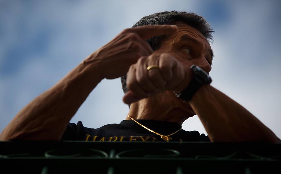 Roberto Jefferson, delator do mensalão, aguarda em sua casa em Levy Gasparian o mandado para início do cumprimento de sua pena