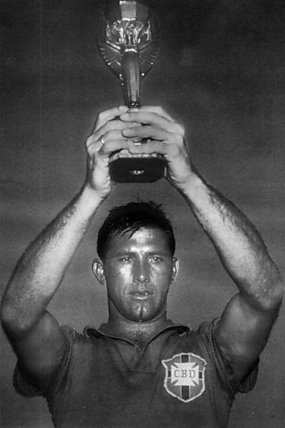 Bellini, captain of 1958 Brazilian team