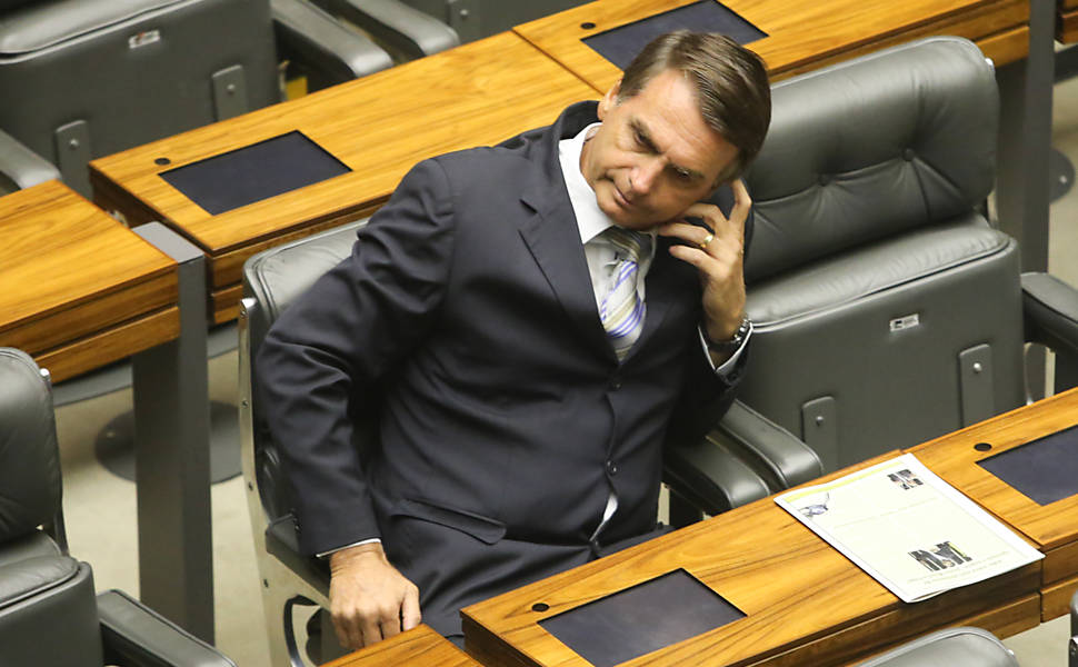 Por isso, o Bolsonaro encerrou a solenidade