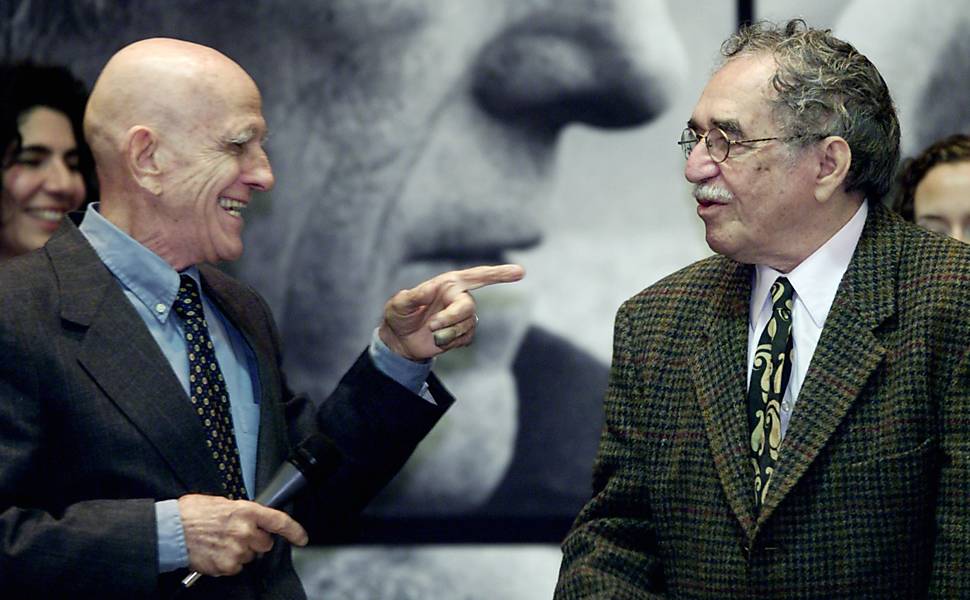 O brasileiro Rubem Fonseca ao lado de García Márquez na Feira do Livro de Guadalajara de 2003