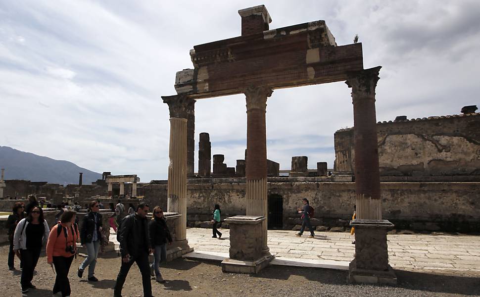 Restauração em sítio arqueológico de Pompeia