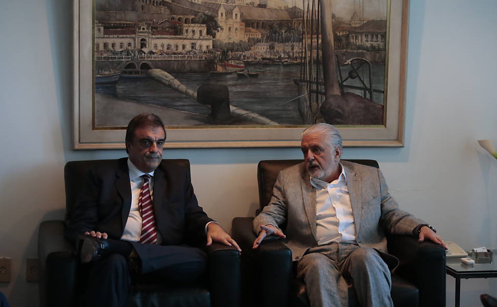 O ministro da Justiça José Eduardo Cardozo ao lado do governador da Bahia Jaques Wagner durante reunião