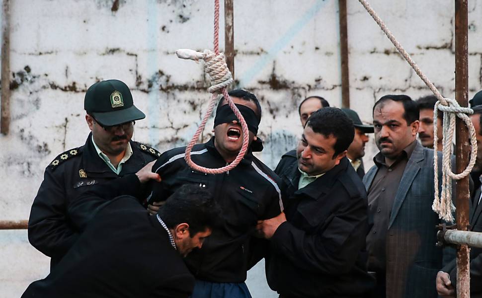 Condenado recebe perdão de família no Irã