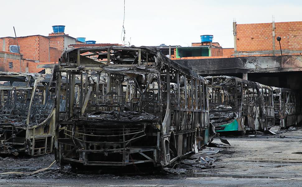 Ônibus incendiados em Osasco