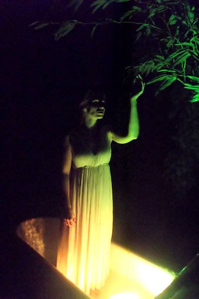 Cena de "Oriki (Kongeriget-Ifé)", uma adaptação de Hamlet