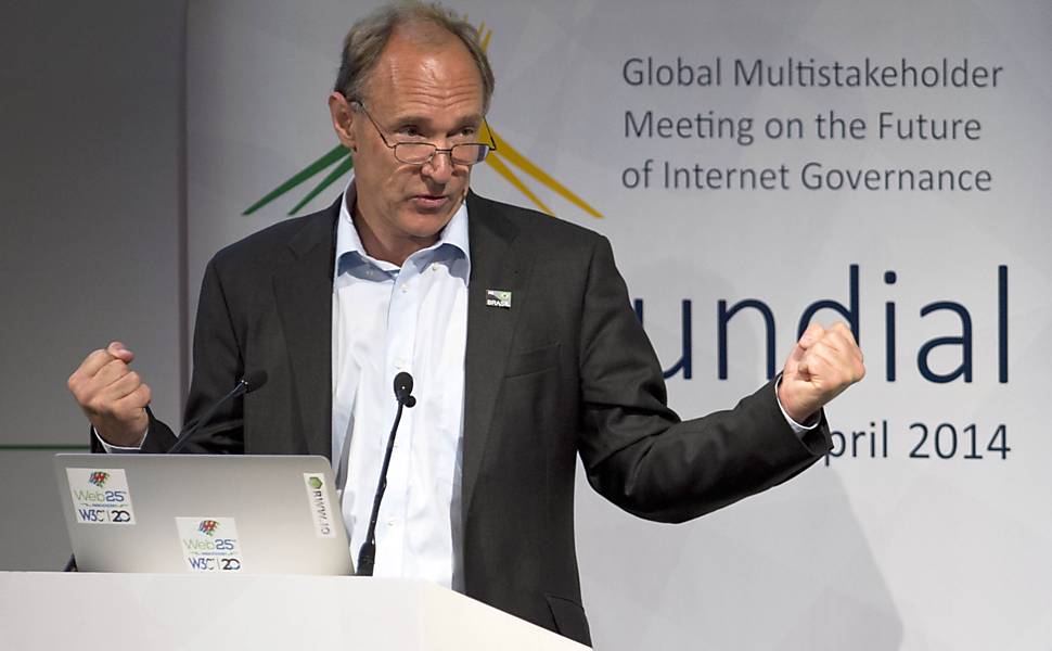 O britânico Tim Berners-Lee, um dos criadores da web, participa do evento em SP