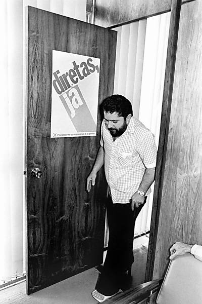 O então sindicalista Luiz Inácio Lula da Silva, no doa da votação da emenda