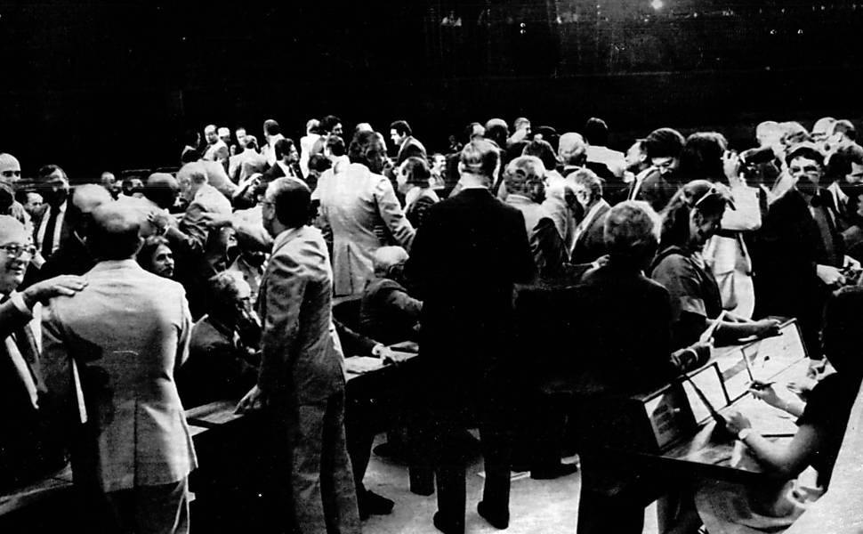 Votação da emenda Dante de Oliveira no Congresso