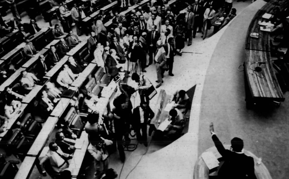 Votação da emenda Dante de Oliveira no Congresso