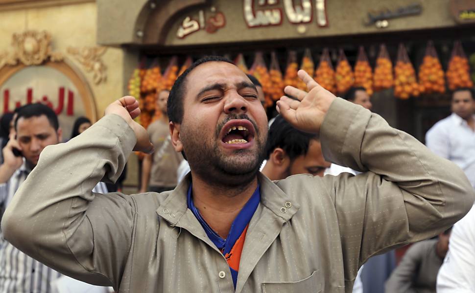 Tribunal egípcio condena líder e islamitas à morte